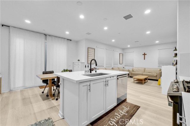 Detail Gallery Image 9 of 26 For 16272 Meadowhouse, Chino,  CA 91708 - 3 Beds | 3/1 Baths