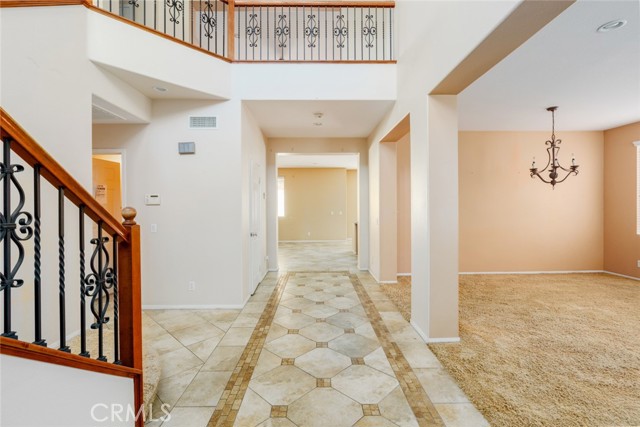 Detail Gallery Image 4 of 43 For 3297 Quartz Cir, Corona,  CA 92882 - 5 Beds | 3/1 Baths