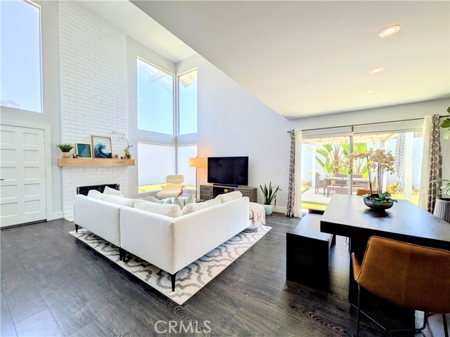 Detail Gallery Image 6 of 34 For 20291 Bancroft Cir, Huntington Beach,  CA 92646 - 4 Beds | 2/1 Baths