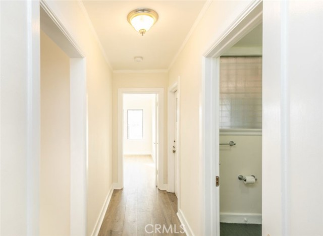 723 N Ridgewood Place, Los Angeles CA: https://media.crmls.org/medias/87080e6d-53fd-4bbb-a611-d37a7710f1e8.jpg
