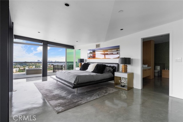 Detail Gallery Image 26 of 52 For 2917 Durand Dr, Los Angeles,  CA 90068 - 3 Beds | 2/1 Baths