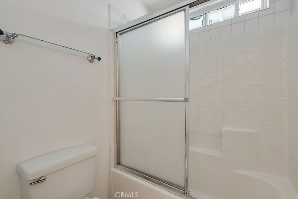 https://media.crmls.org/medias/87094481-fbb4-4c5a-9d8a-95c2ac70e0e6.jpg?preset=X-Large