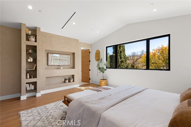 22640 Clarendon Street, Woodland Hills CA: https://media.crmls.org/medias/870986e8-ccb2-4865-8b46-9a25e0d6eabb.jpg