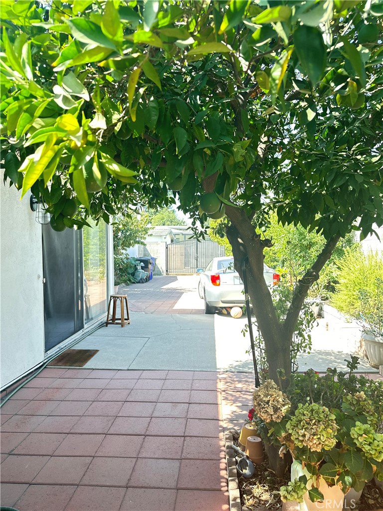 https://media.crmls.org/medias/870a20a6-f558-47d6-a637-648962243ed9.jpg?preset=X-Large