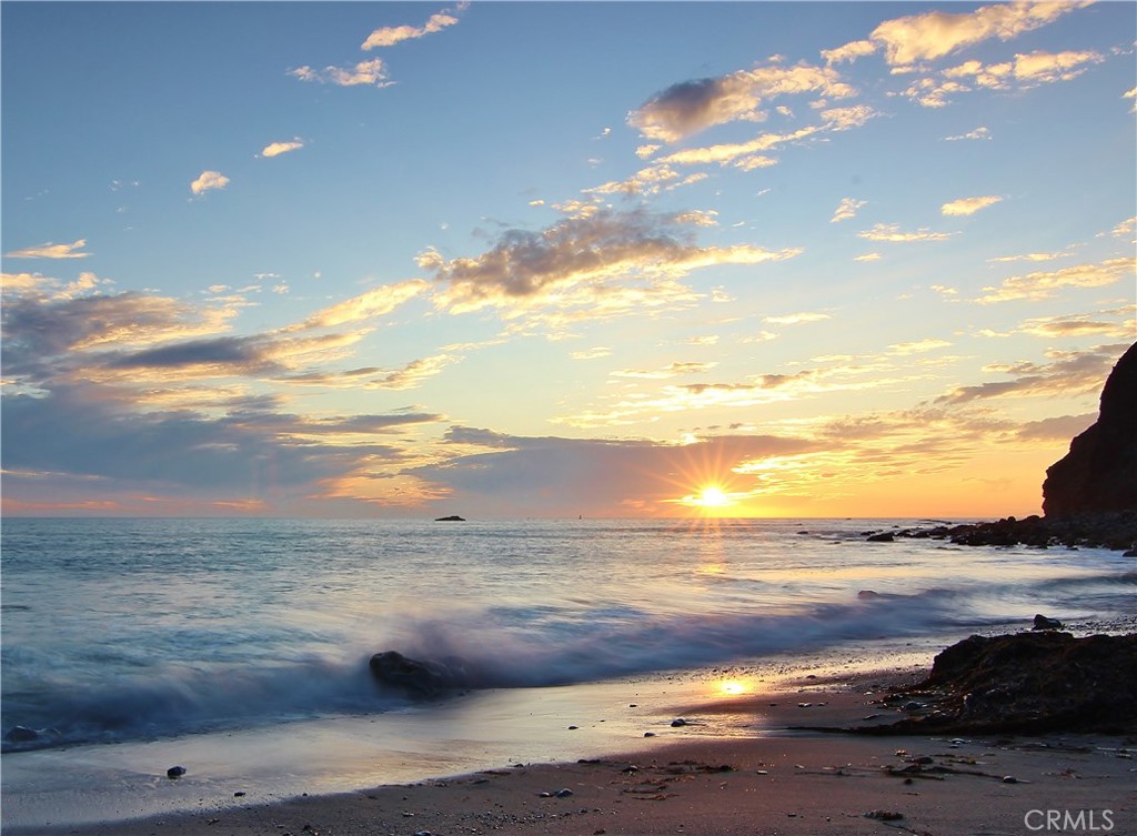 https://media.crmls.org/medias/870abead-bd39-4469-b01d-3baa5d762d90.jpg?preset=X-Large