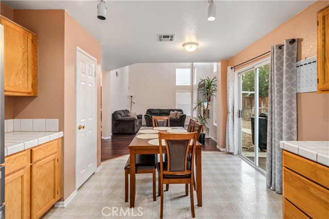 Detail Gallery Image 11 of 40 For 3039 Holline Ct, Lancaster,  CA 93535 - 4 Beds | 2/1 Baths