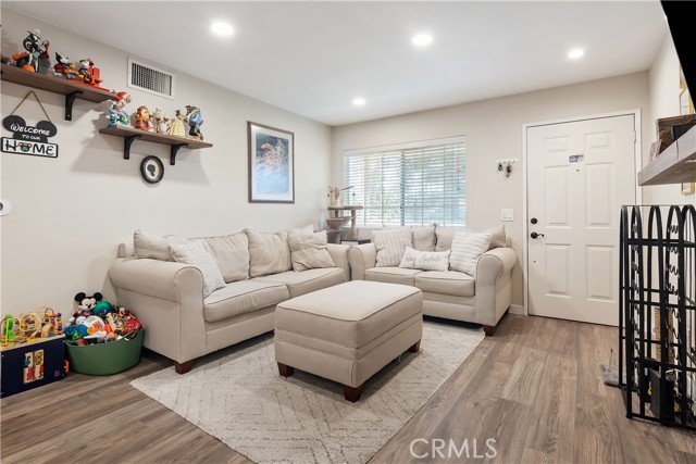 Detail Gallery Image 6 of 26 For 1195 Fitzgerald #G,  Simi Valley,  CA 93065 - 2 Beds | 2 Baths