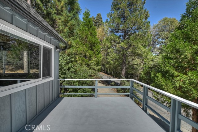 Detail Gallery Image 8 of 40 For 26661 Lake Forest Dr, Twin Peaks,  CA 92391 - 3 Beds | 2/1 Baths