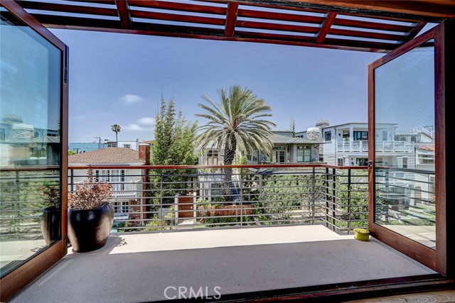 Detail Gallery Image 21 of 44 For 436 32nd St., Manhattan Beach,  CA 90266 - 4 Beds | 4 Baths