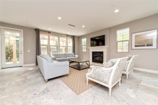 Detail Gallery Image 8 of 42 For 120 Tomato Springs, Irvine,  CA 92618 - 4 Beds | 3/1 Baths