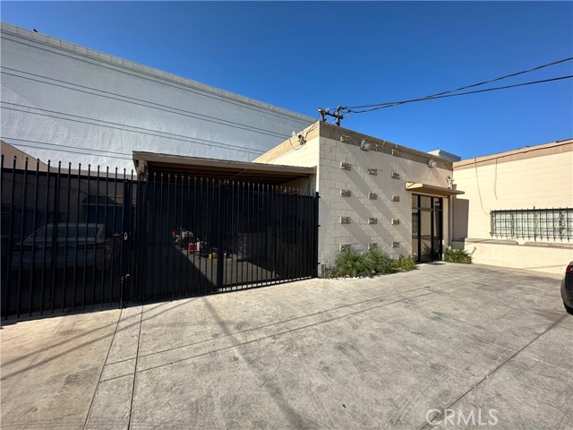 14521 Arminta Street, Panorama City (los Angeles), California 91402, ,Commercial Lease,For Rent,14521 Arminta Street,CRSB24160651