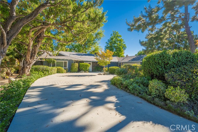 Detail Gallery Image 3 of 10 For 9356 Beckford, Northridge,  CA 91324 - 4 Beds | 3 Baths