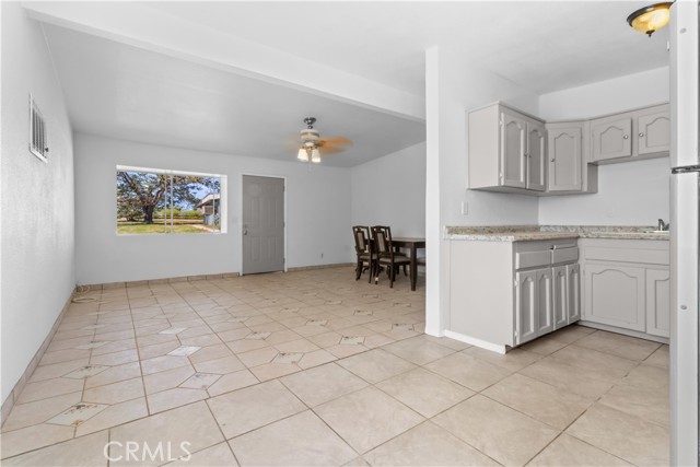 Detail Gallery Image 5 of 21 For 10943 Balsam Ave, Hesperia,  CA 92345 - 2 Beds | 1 Baths