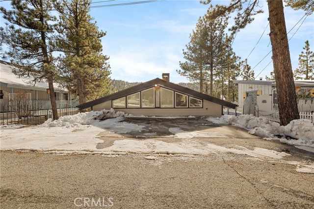 Detail Gallery Image 3 of 57 For 39005 Bayview Ln, Big Bear Lake,  CA 92315 - 4 Beds | 2/1 Baths