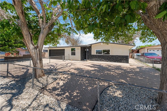 Detail Gallery Image 3 of 6 For 44510 21st St, Lancaster,  CA 93536 - 5 Beds | 3 Baths