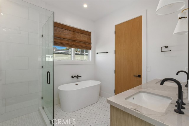 515 1/2 Jasmine, Corona del Mar CA: https://media.crmls.org/medias/870ebdce-4bd4-4a71-a9a7-b6eb93bc886e.jpg