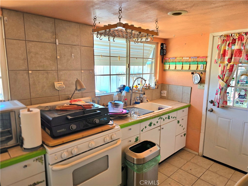 https://media.crmls.org/medias/870f7afa-aa3b-48de-8857-8d9a2846da8f.jpg?preset=X-Large