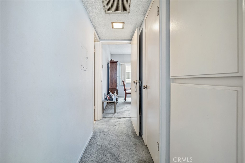 https://media.crmls.org/medias/8710c2c1-b4aa-43d9-a076-04a729a8b964.jpg?preset=X-Large