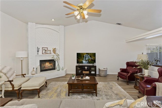 13660 SPRING VALLEY PKWY, Victorville CA: https://media.crmls.org/medias/8710d97d-2d74-47e1-b27b-c743889042d0.jpg