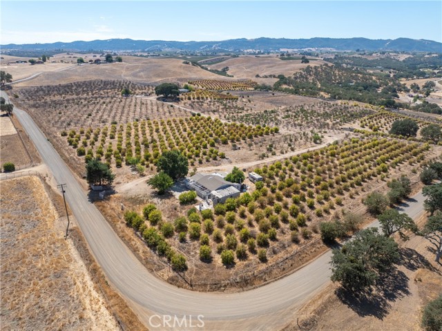 27 Wellsona Road, Paso Robles CA: https://media.crmls.org/medias/8710f915-4b98-420e-aca1-285910b45ed4.jpg