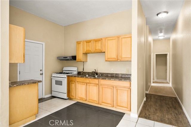 Detail Gallery Image 5 of 16 For 1521 Junipero Ave, Long Beach,  CA 90804 - 2 Beds | 2 Baths