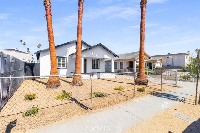 Detail Gallery Image 13 of 69 For 6616 Denver Ave, Los Angeles,  CA 90044 - 6 Beds | 5/1 Baths