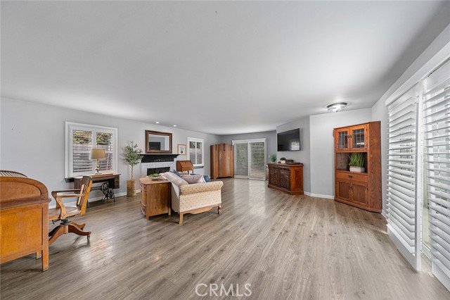 1917 N Britton Drive, Long Beach CA: https://media.crmls.org/medias/87129738-20b7-4672-8a4f-8a28c2018476.jpg