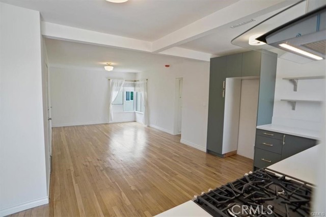 4130 West Toluca Lake Ave, Burbank CA: https://media.crmls.org/medias/87138144-c275-4e7a-992e-878cb1e4117d.jpg