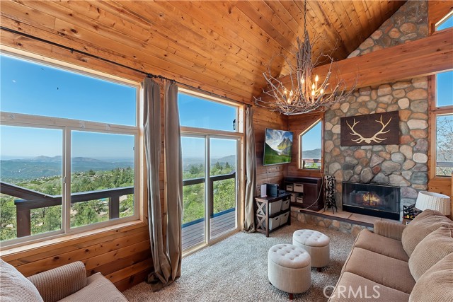 Detail Gallery Image 9 of 75 For 175 N Trails End Rd, Green Valley Lake,  CA 92341 - 5 Beds | 2 Baths