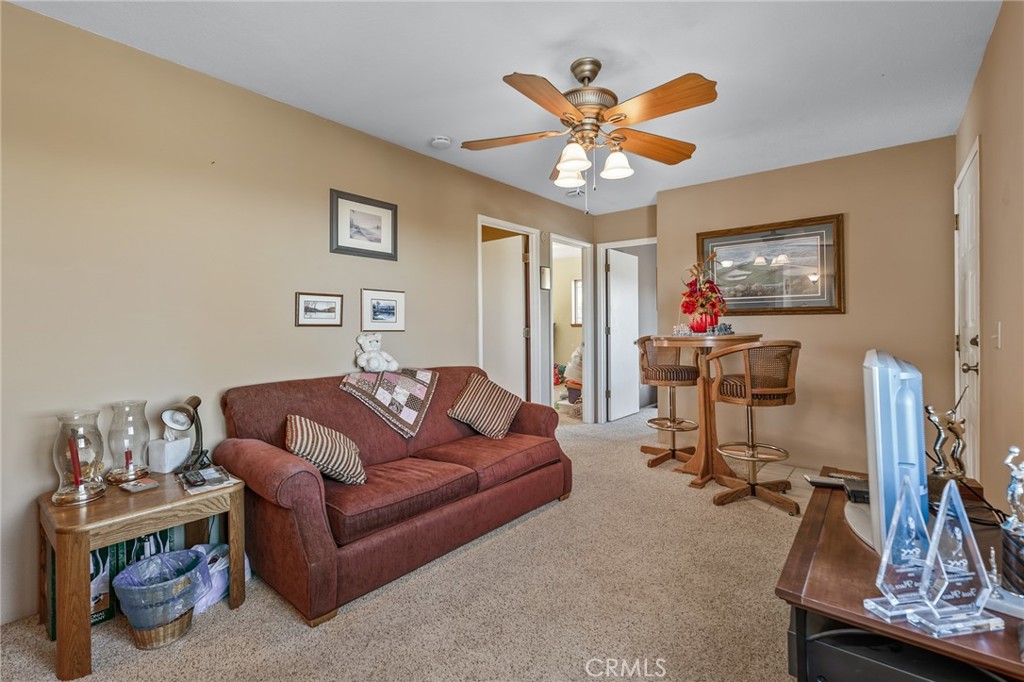 https://media.crmls.org/medias/87172774-1ac3-44da-827c-aee374d54c77.jpg?preset=X-Large