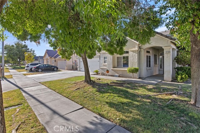 Detail Gallery Image 3 of 38 For 1576 Castle Way, Lemoore,  CA 93245 - 3 Beds | 2 Baths