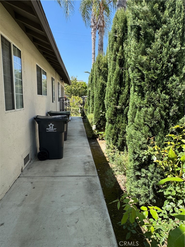 https://media.crmls.org/medias/87182e9c-af53-466d-92a5-652bca974dee.jpg?preset=X-Large