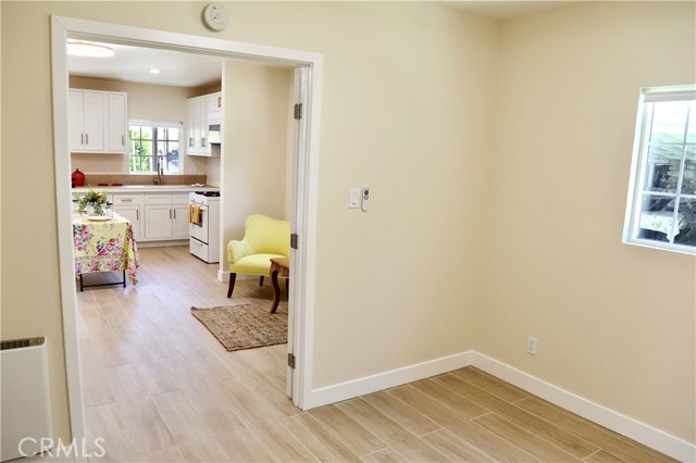 Detail Gallery Image 8 of 20 For 614 E I St #B,  Ontario,  CA 91764 - 1 Beds | 1 Baths