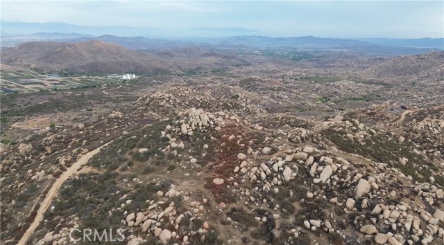 1 La Barranca Rd, Perris CA: https://media.crmls.org/medias/8718d393-7d7f-4374-acfd-186f528747ae.jpg