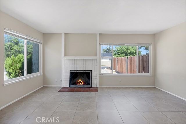 Detail Gallery Image 5 of 28 For 44556 Fenhold St, Lancaster,  CA 93535 - 4 Beds | 2 Baths