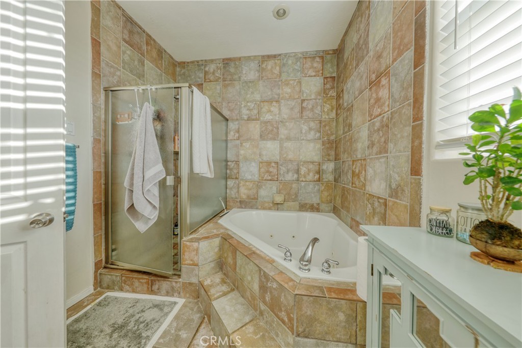 https://media.crmls.org/medias/871906ce-db3f-466a-8069-6163b41126e8.jpg?preset=X-Large