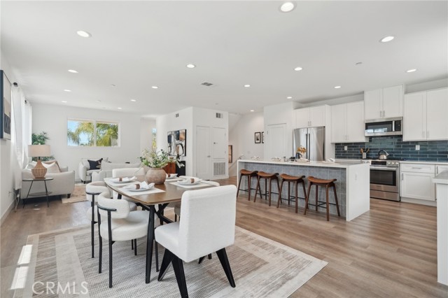 Detail Gallery Image 4 of 34 For 23228 Marigold Ave, Torrance,  CA 90502 - 4 Beds | 3/1 Baths