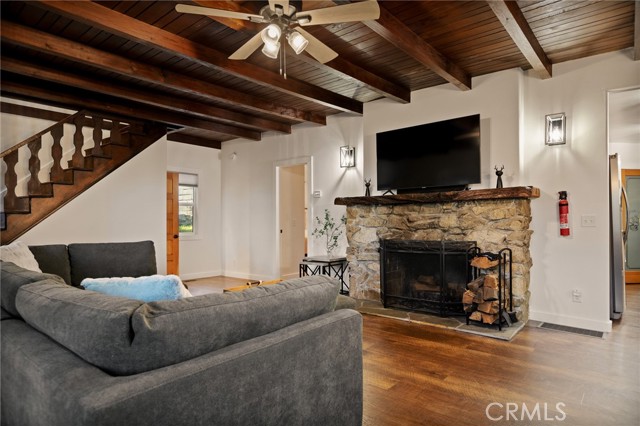 Detail Gallery Image 8 of 45 For 717 Crest Estates, Lake Arrowhead,  CA 92352 - 3 Beds | 3 Baths