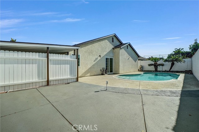 Detail Gallery Image 15 of 18 For 16741 Leafwood, Huntington Beach,  CA 92647 - 4 Beds | 2 Baths