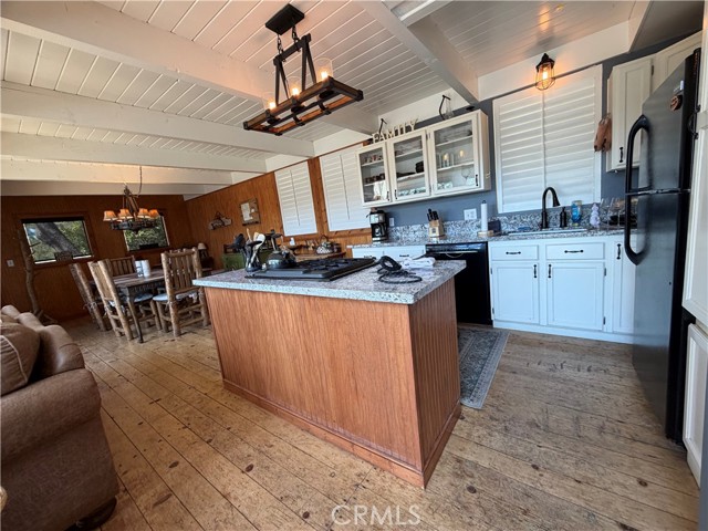 27647 Matterhorn Drive, Lake Arrowhead, CA 92352