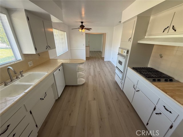 12981 Leith Way, Yucaipa CA: https://media.crmls.org/medias/871dd04b-9c16-424e-8cf0-f5328c6d0563.jpg