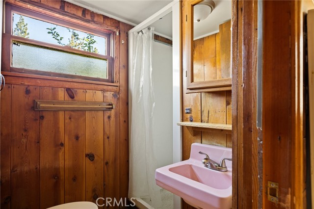 Detail Gallery Image 14 of 18 For 32930 Rim of the World, Running Springs,  CA 92382 - 2 Beds | 2 Baths