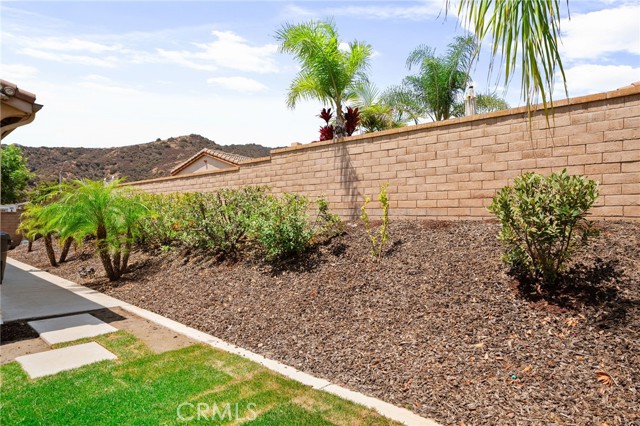 8416 Sunset Rose Drive, Corona CA: https://media.crmls.org/medias/871e1c12-1d68-4206-9345-4fd810f304f3.jpg