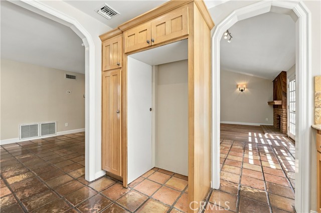 15444 Marilla Street photo 12