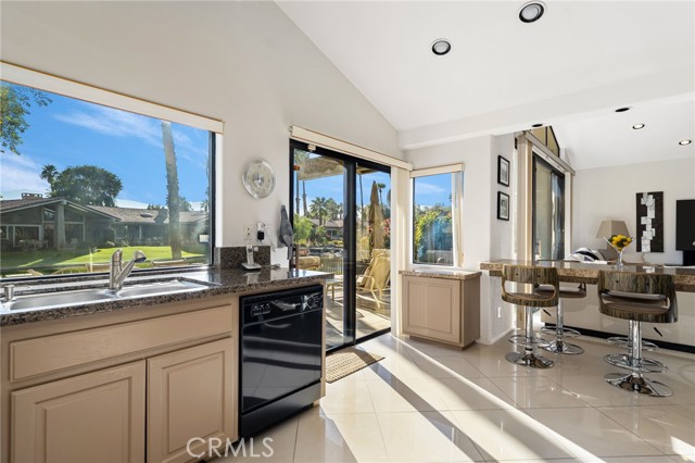 Detail Gallery Image 13 of 38 For 97 Palomino Circle, Palm Desert,  CA 92211 - 2 Beds | 3/1 Baths