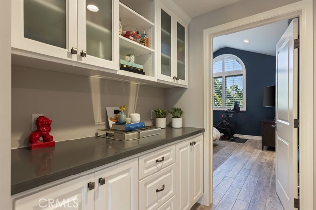 4812 Ben Ave, Valley Village CA: https://media.crmls.org/medias/871eb424-574b-4851-8986-b826694cb92e.jpg