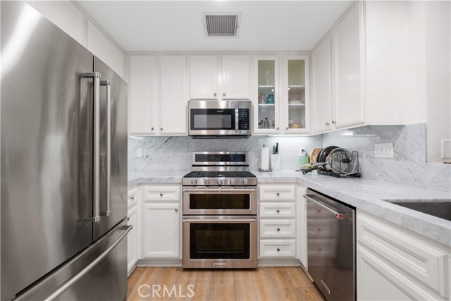 Detail Gallery Image 12 of 34 For 120 Jadestone, Irvine,  CA 92603 - 2 Beds | 2/1 Baths