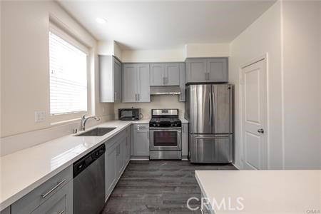 Detail Gallery Image 8 of 18 For 120 S Pacific Ave #39,  Santa Ana,  CA 92703 - 4 Beds | 3/1 Baths