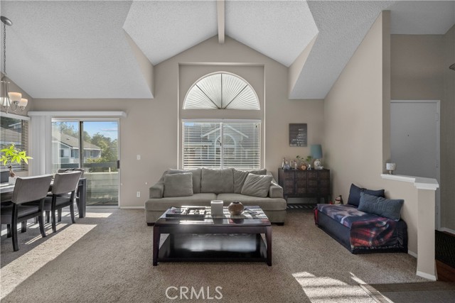 Detail Gallery Image 4 of 42 For 26964 Flo Ln #324,  Canyon Country,  CA 91351 - 2 Beds | 2 Baths