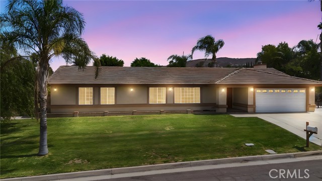 4740 Brookhill Ter, Jurupa Valley CA: https://media.crmls.org/medias/8720868a-6e81-44dc-b805-f3c7ab6d0914.jpg
